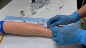 Капельница: нюансы установки. Отрывок курса "Уколы и внутривенный доступ".