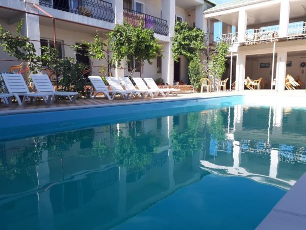 Недорогие гостиницы с бассейном в Судаке. Судак отели с питанием. «Лилия» МИНИ-ГОСТИНИЦА