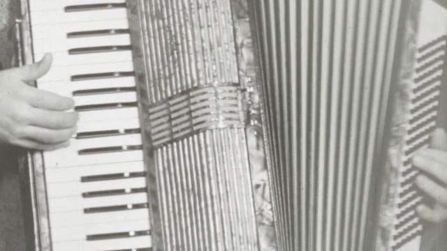 [Piano accordion medley played by Les Williams] смотреть онлайн