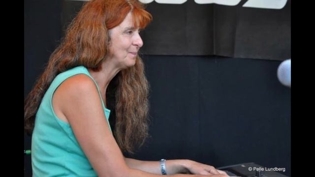 As The Years Go Passing By played by "Blue & Groovy Deluxe" смотреть онлайн