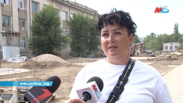 Площадь у ДК на севере Волгограда комплексно приводят в порядок смотреть онлайн