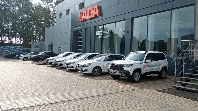 Автосалон Лада сегодня. Машины есть. Покупателей нет))) смотреть онлайн