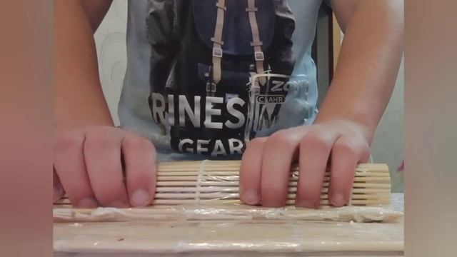 В первый раз готовлю роллы. смотреть онлайн