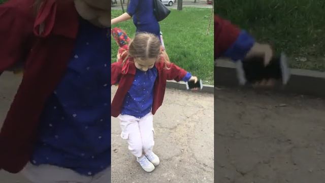 Дара посылает воздушный поцелуй смотреть онлайн