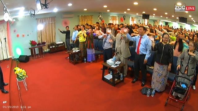 Sunday Service - LIVE смотреть онлайн
