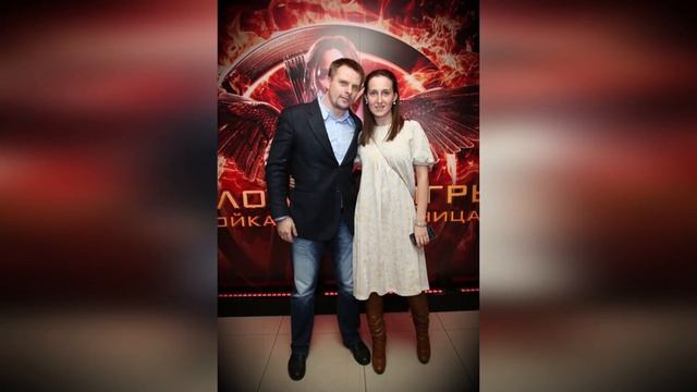 ГОДИТСЯ В ДОЧЕРИ! Как выглядит жена и есть ли дети у актера Александра Носика? смотреть онлайн
