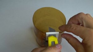 Как разрезать пластиковую бутылку на ленту// Самый простейший ленточный БУТЫЛКОРЕЗ своими руками