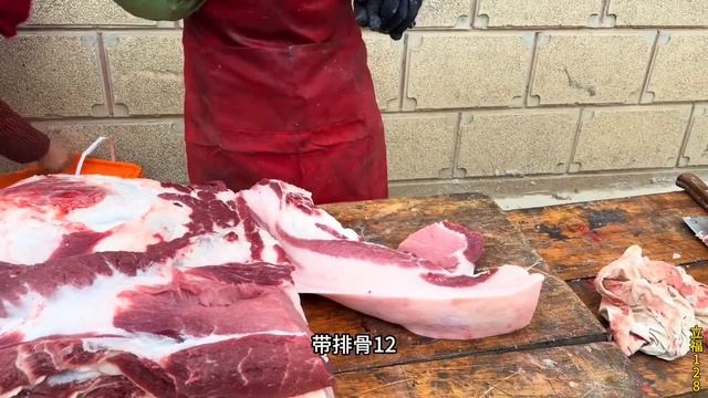 老孟今天賣600多公斤超肥大豬，早上只賣一隻前腿就100多公斤，賺了1200塊【立福128】 смотреть онлайн