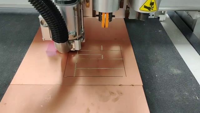 Изготовление печатных плат из фольгированного текстолита методом фрезеровки на плоттере iECHO смотреть онлайн