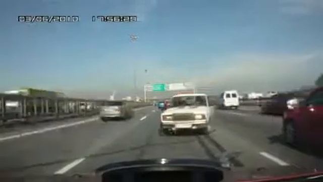 Дурак на кольцевой смотреть онлайн