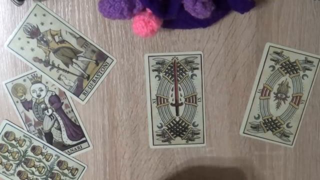 Расклад Таро. Уйти или остаться... смотреть онлайн