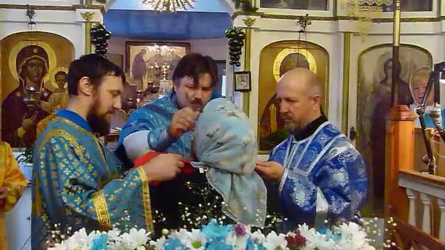 Таинство причащения в храме Николая Чудотворца, Тюльган смотреть онлайн