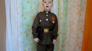 Роберт Рождественский «Маленький солдат»