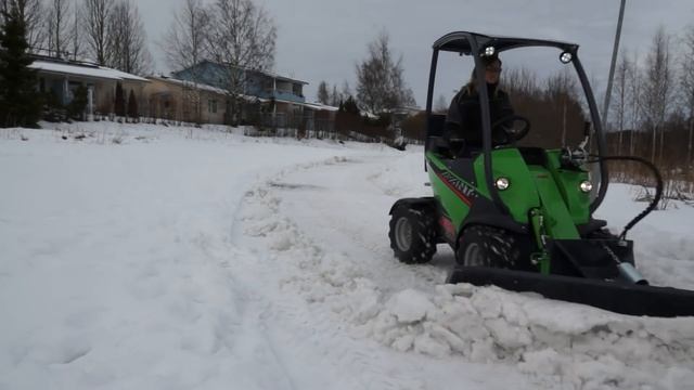 Avant Attachments: Dozer Blade 1400 With Avant 220