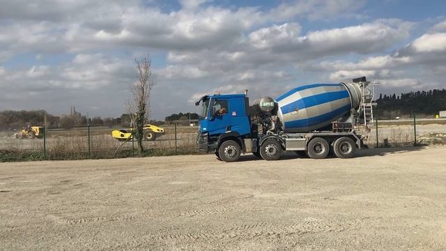 2015 Renault C520 8x4 Mixer Truck I St Aubin, France Auction -8 & 9 March смотреть онлайн