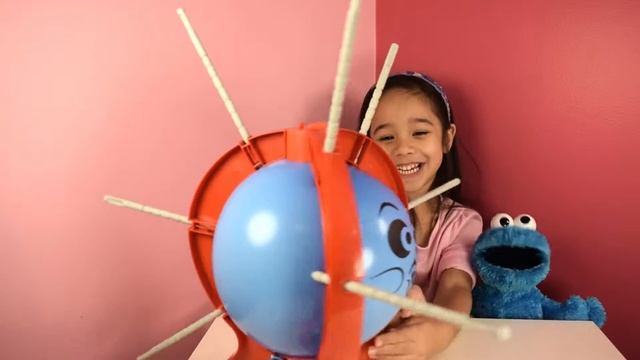 BOOM BOOM BALLOON Pop Game Review & Funny Cookie Monster with TopToysMi&Yu смотреть онлайн