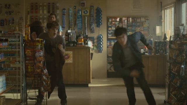 Ansel Elgort in paper towns смотреть онлайн