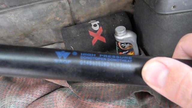 Mazda 626 GE Газовые упоры багажника