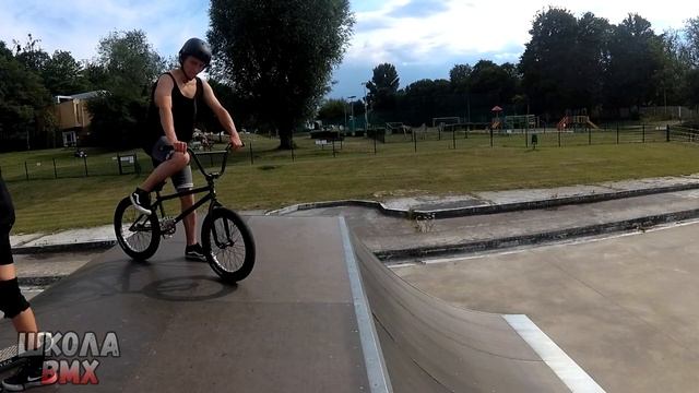 BMX HOW TO DROP IN | КАК ВКАТЫВАТЬ В РАДИУС (КВОТЕР) НА BMX | ШКОЛА BMX смотреть онлайн