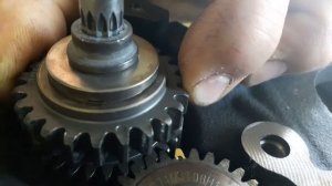 Установка шестерни балансирных валов двигателя cdab