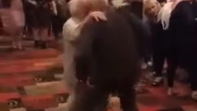 Зажигательный танец! смотреть онлайн