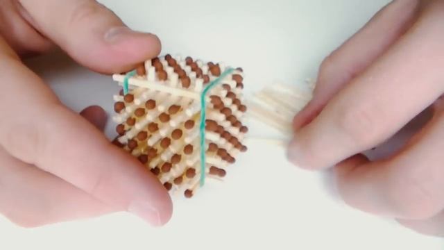 Процесс сборки куба из спичек - полтора часа работы в 20 минутах. Монолитный кубик из обычных спиче смотреть онлайн