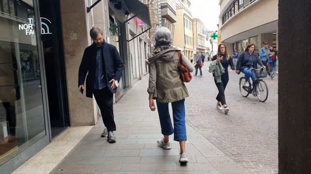 Италия BENETTON, STEFANEL, TOMMY&HILFIGER осенняя коллекция 2022-23 смотреть онлайн