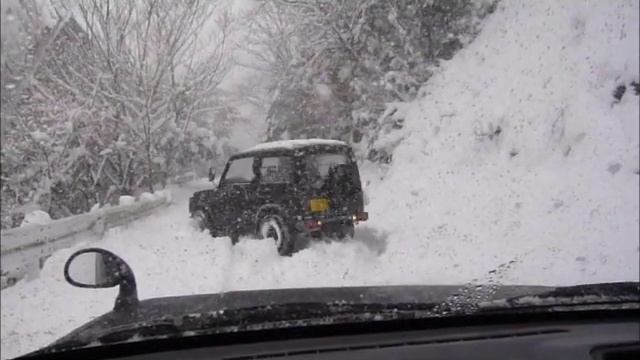 Suzuki Jimny - Samurai 660cc 4X4 Turbo & Mitsubishi - Mini Pajero 4x4 660cc On Ice. Part 2