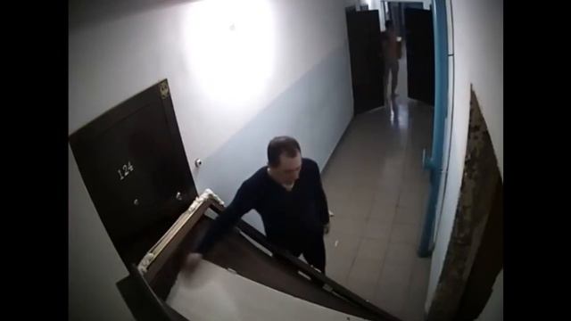 Муж катапультировал жену через двери. Красавчик отомстил за измену. Ржачный прикол. смотреть онлайн