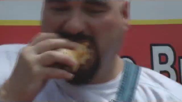 шутки,соревнование по скоростному поеданию гамбургеров в Вашингтоне смотреть онлайн