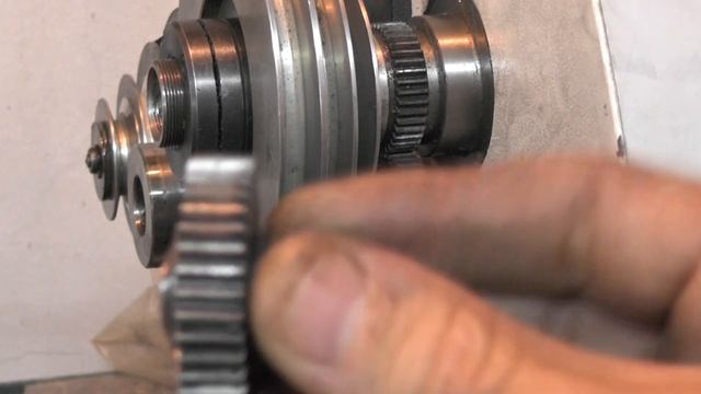 Как нарезать левую резьбу на настольном токарном станке смотреть онлайн