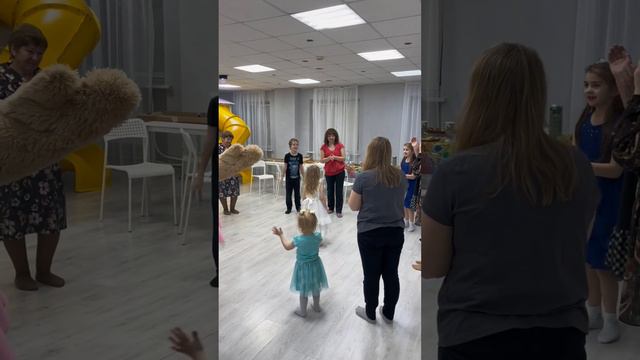 Поздравление с днем рождения Зайкой и тропическими бабочками смотреть онлайн