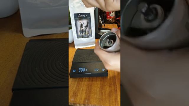 استخدام مفك كهربائي لطحن الاسبريسو بمطحنة وانزبريسو 1zpresso Q2 Hand Grinder VS Bosch Drill смотреть онлайн