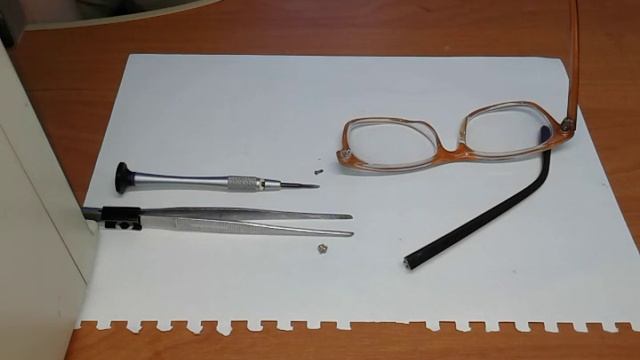Как починить очки , сломанный шарнир. How to fix the glasses broken hinge смотреть онлайн