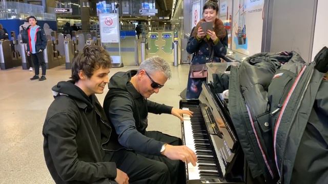 Amazing Version of Ballade Pour Adeline - Spontaneous Piano Duet! смотреть онлайн