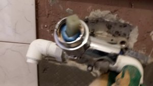 Гигиенический душ встроенный.