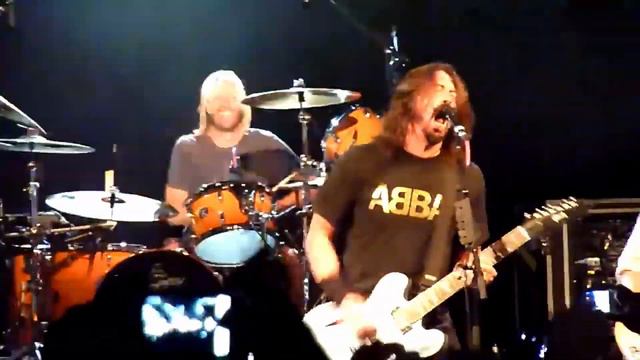 FOO FIGHTERS - WHITE LIMO (IEM FEED - PAT SMEAR'S GUITAR FEATURED) смотреть онлайн
