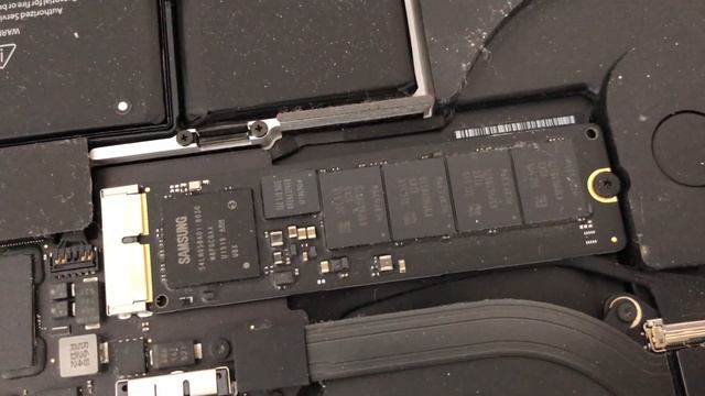 Inside a Macbook Pro (Retina, 15 inch, Mid 2015) смотреть онлайн