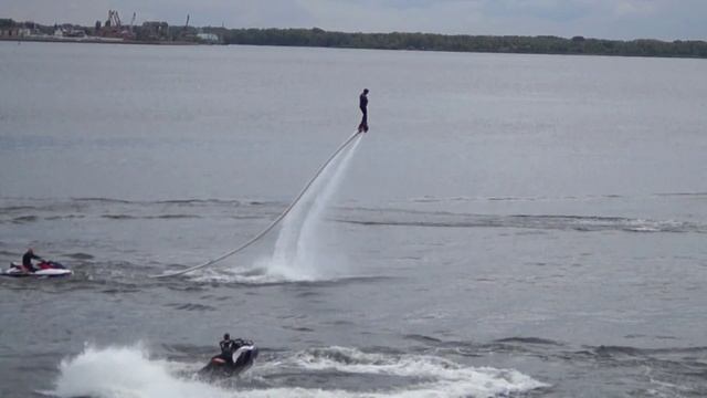 Флайборд на день города. Саратов 2015 смотреть онлайн