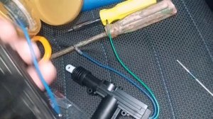 Как поменять привод замка двери на Ланосе? {ремонт авто} #ремонтавто