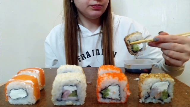 Mukbang суши и роллы?