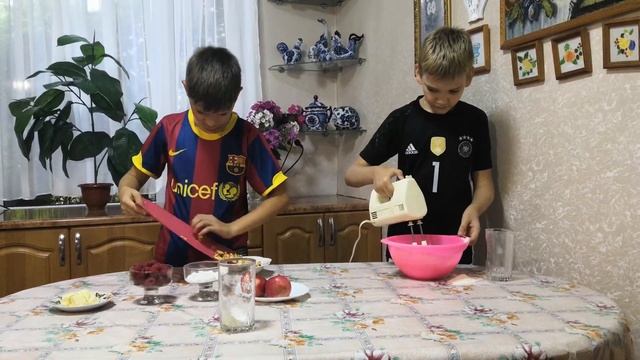 Детское кулинарное шоу - Шарлотка смотреть онлайн