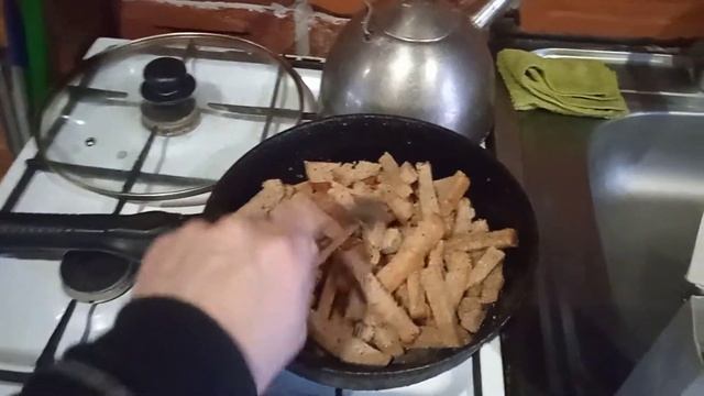 СУХАРИКИ ИЗ СТАРОГО ХЛЕБА! просто и вкусно! смотреть онлайн