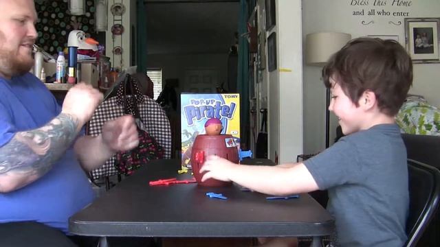 Playing the Pop Up Pirate game смотреть онлайн