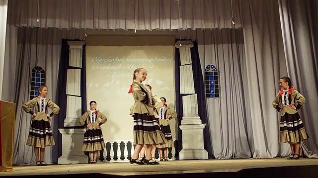 "Нагайбакская весна" в Фершампенуазе. Образцовый хореографический ансамбль "Ивушка" смотреть онлайн
