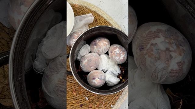 Красим яйца на Пасху. Озвучивала моя доченька Алиса ? #рецепты #рецептынапасху #красимяйца #пасха