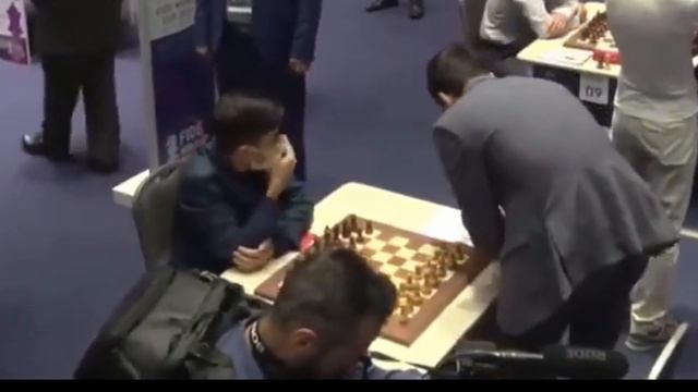 Самое Смешное и Неловкое Рукопожатие в Шахматах! смотреть онлайн