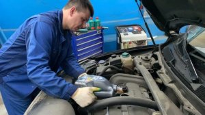 Промывка бачка и замена жидкости гур на Вольво ХС90.