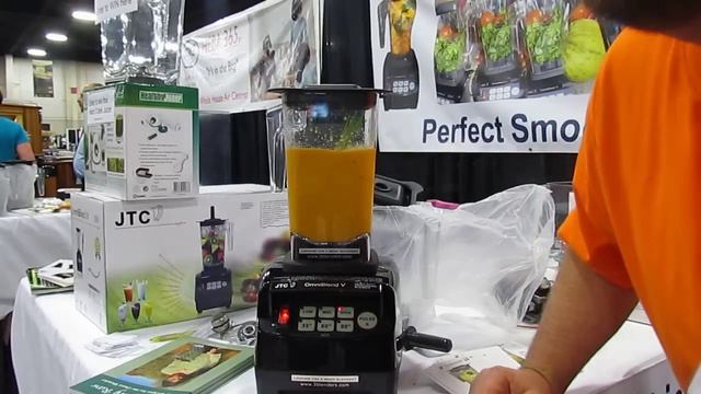 Carrot Veggie Smoothie with Orange and Peel.MOV смотреть онлайн