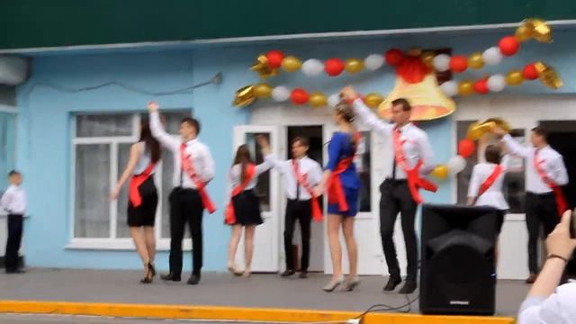 Вальс на последнем звонке. смотреть онлайн